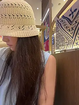 xiaoxiaocheng678 (F milf) - 勾引路人小哥哥摸胸！