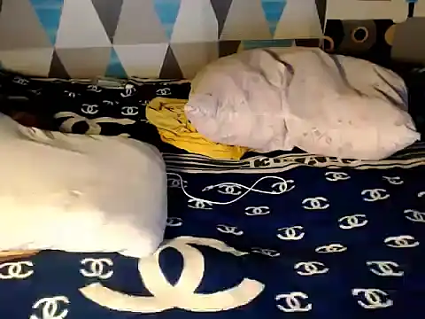 Trish_CurveCock's room