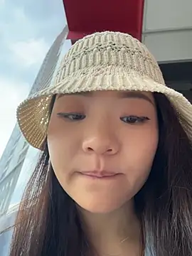 xiaoxiaocheng678 (F milf) - 勾引路人小哥哥摸胸！
