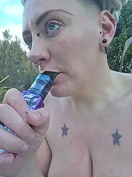 PinkTheHawk webcam