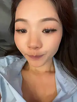 xiaoxiaocheng678 (F milf) - 勾引路人小哥哥摸胸！