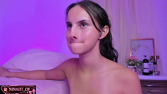 ninaht live cam on StripChat