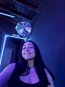 Evelyn_outdoors live cam on StripChat