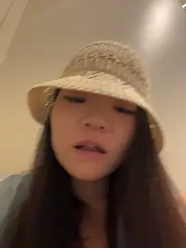 xiaoxiaocheng678 (F milf) - 勾引路人小哥哥摸胸！