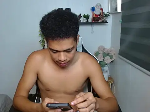 curlyasian_njxx webcam