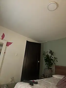 YariRose webcam