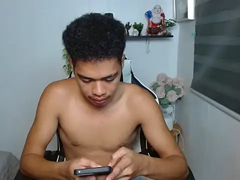 curlyasian_njxx webcam
