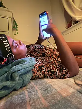 TheRealOshunQueen webcam