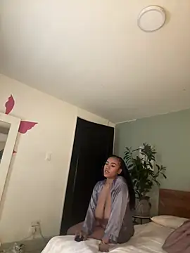 YariRose webcam