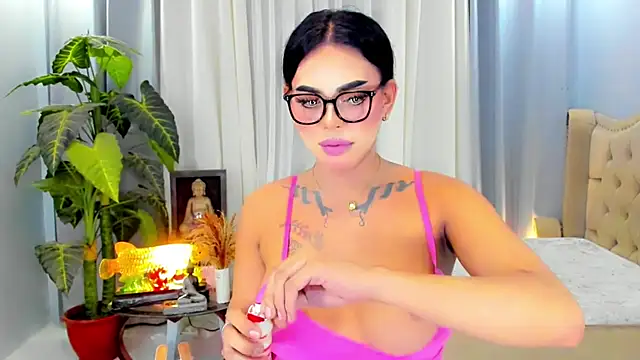 MochaliciousTransOnTop webcam