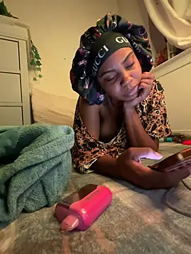 TheRealOshunQueen webcam
