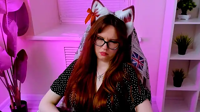 CarolGiggly live cam on StripChat