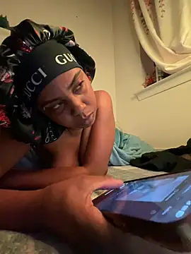 TheRealOshunQueen webcam