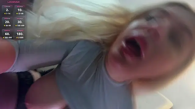 innocent_eva1 live cam on StripChat