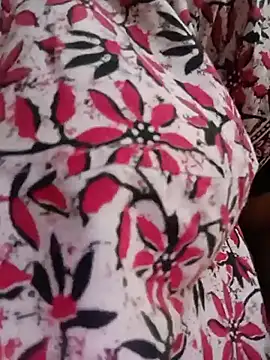 Meloni_71 live cam on StripChat