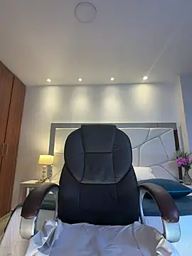 Natasha_Kiim_ live cam on StripChat