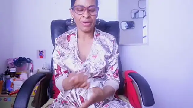 Aries_Mature webcam