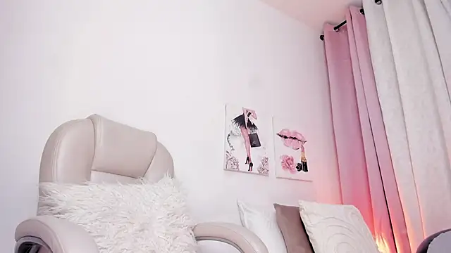 ReynaLuxe live webcam show