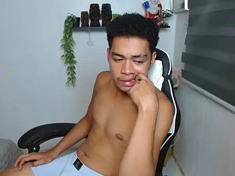 curlyasian_njxx webcam
