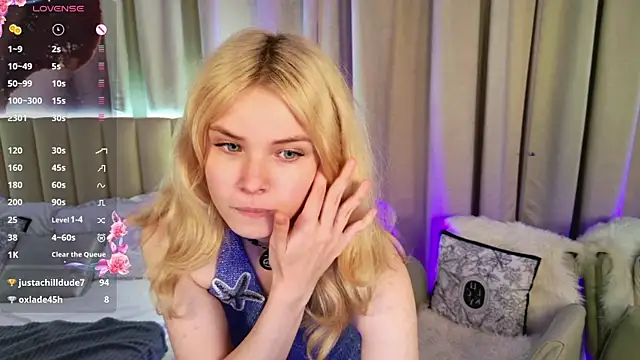 ChloeWells live cam on StripChat