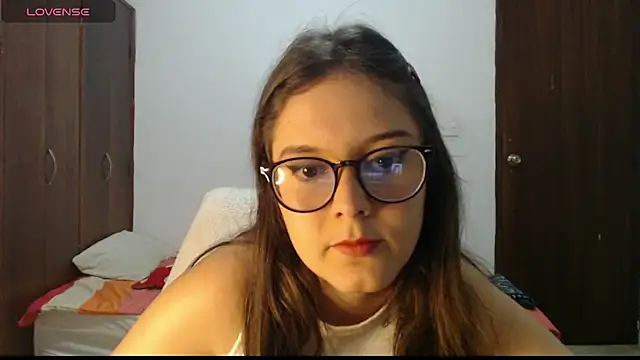 MadieeLorez live cam on StripChat