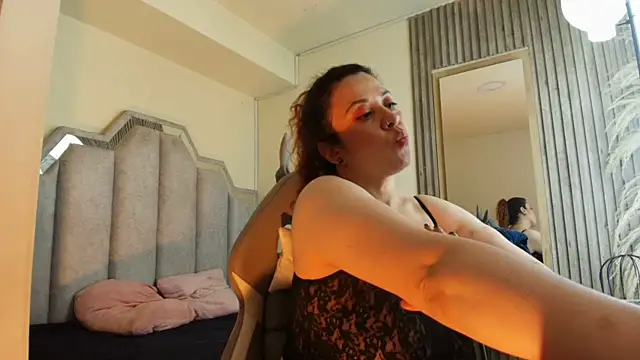 Laady_rosse live cam on StripChat
