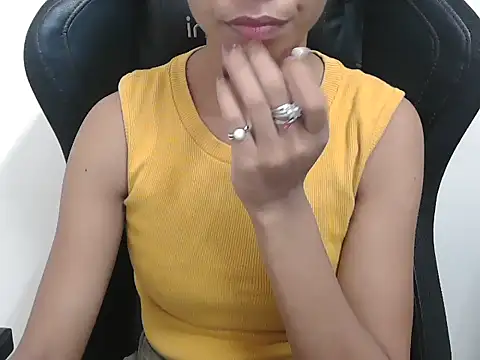 Mayra4U live cam on StripChat