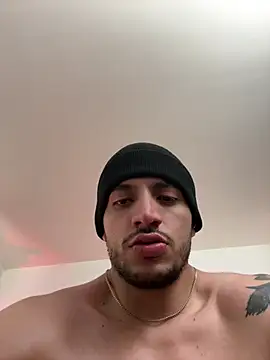 LiamReigns_ live cam on StripChat