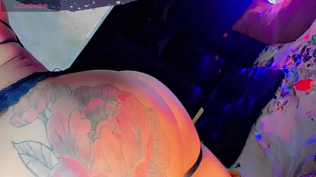 thehotdivas live cam on StripChat