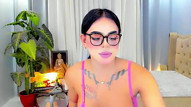 MochaliciousTransOnTop webcam