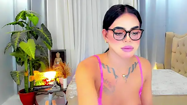 MochaliciousTransOnTop live cam on StripChat
