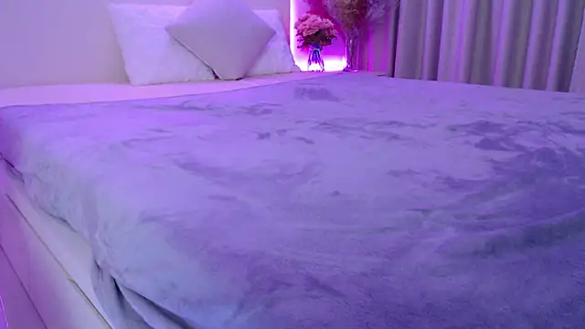 SofiSlowBurn live cam on StripChat