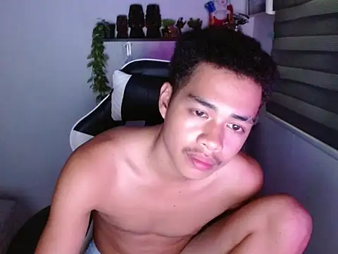curlyasian_njxx webcam