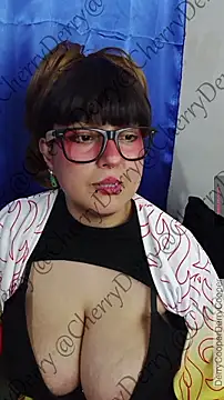 cherryderry (F milf) - baile erotico con tetas y pubis de fuera