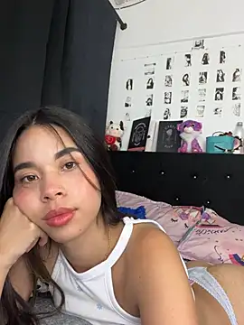 milleradhara24 (F young) - tight cameltoe+caress pussy lips