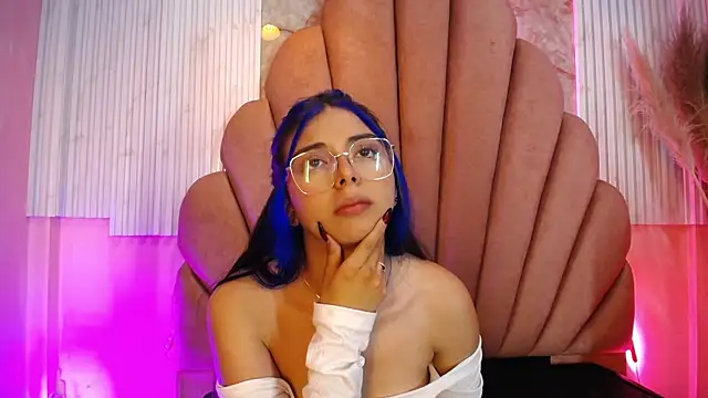 Kyomi_Hunt live cam on StripChat
