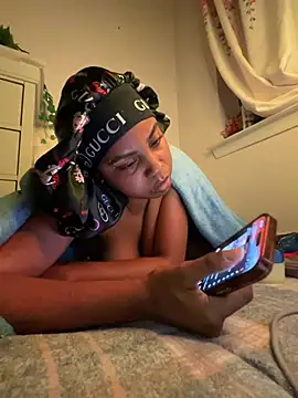 TheRealOshunQueen webcam