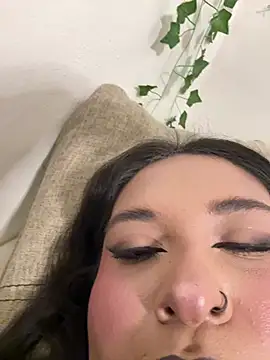 Nailealipsglossy webcam