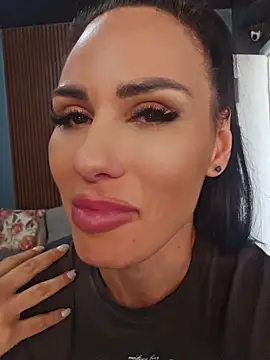 KatiaDivine webcam