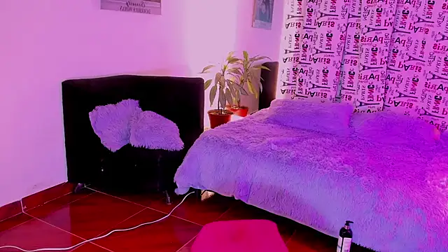 LanaOficial live cam on StripChat