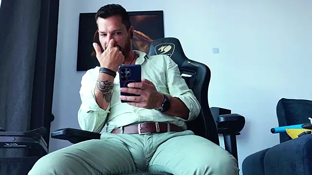 chriskox (Ask my age) - Please my HUGE FAT COCK, WORSHIP IT