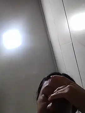 kendrasub (F milf) - show boobs with nipple clamps