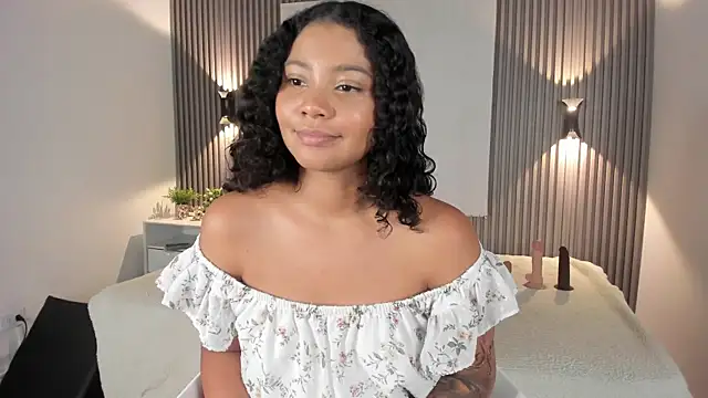 Zafiiraa live cam on StripChat