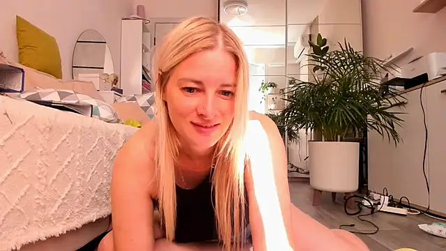 THE_GOLDEN_WOMAN webcam