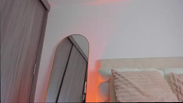 MissLana77 live cam on StripChat