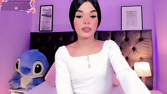 Amira_Ember live cam on StripChat