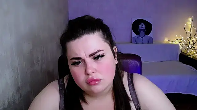 Emily_Mo live cam on StripChat