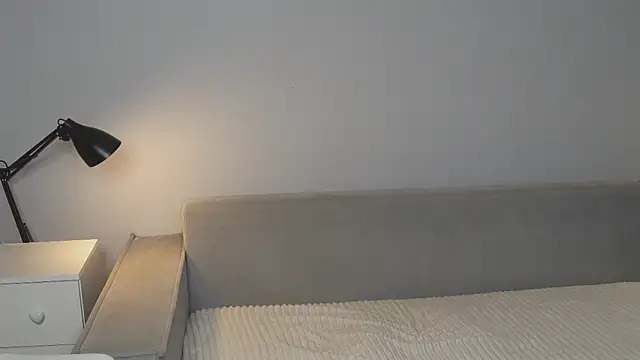 WhyEmmyCry live cam on StripChat