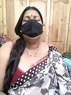 sutari84 live cam on StripChat