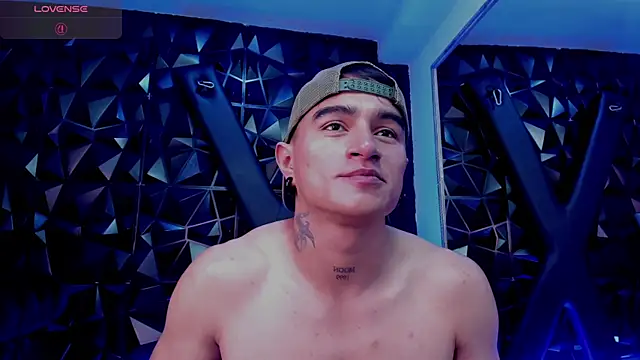 LiamDeeps live cam on StripChat